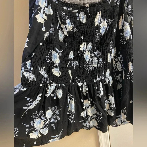 Torrid blouse smocked bodice long sleeve black in floral print 5X NWT $59 - Picture 4 of 9
